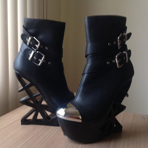 Privileged Stuntin Boots